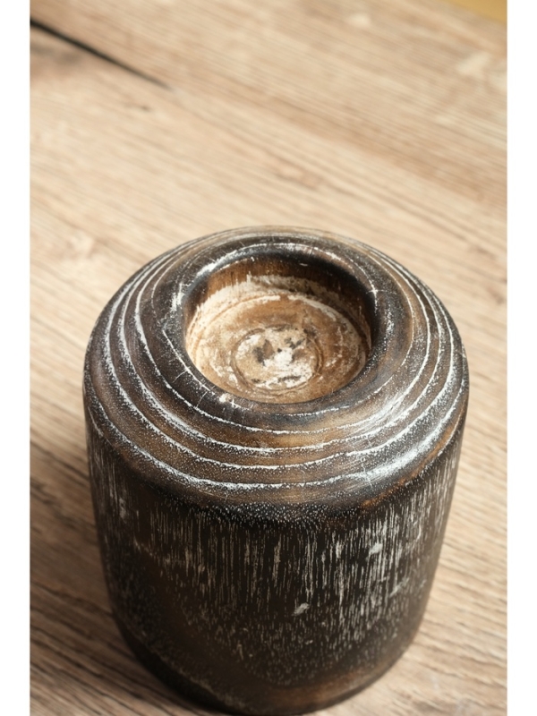 Подсвечник из дерева Джати, d 3 см, 8х8х10 см, цв. темно-коричневый Подсвечник из дерева Джати, d 3 см, 8х8х10 см, цв. темно-коричневый