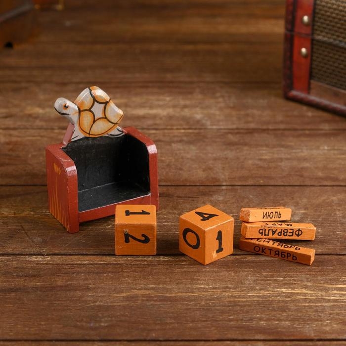 Календарь настольный "Черепаха" дерево 10х7 см