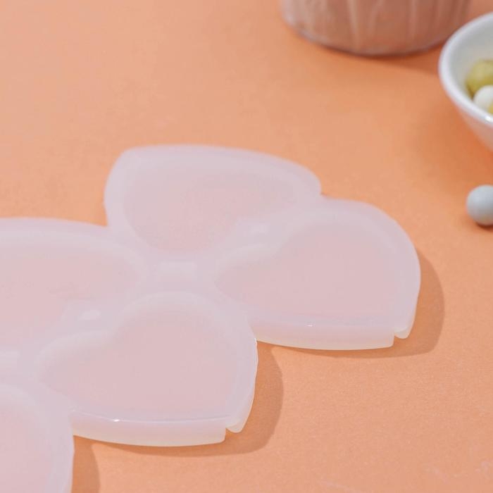 Форма для леденцов &laquo;Влюблённость&raquo;, силикон, 16&times;10&times;0,7 см, 6 ячеек, цвет белый