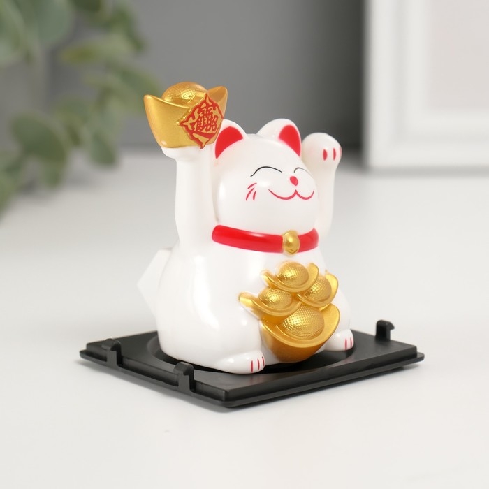 Маятник пластик "Белый Манэки-нэко со слитками Ямб" 5х5х6 см
