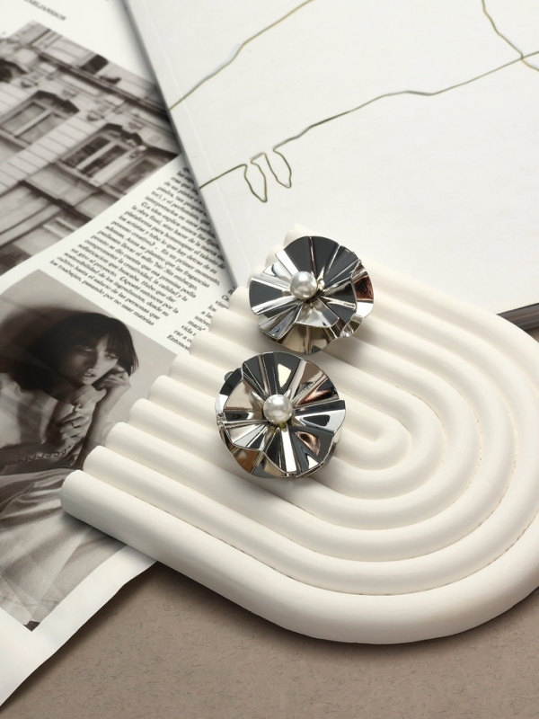 Клипсы &laquo;Тренд&raquo; объёмный цветок, цвет серебро