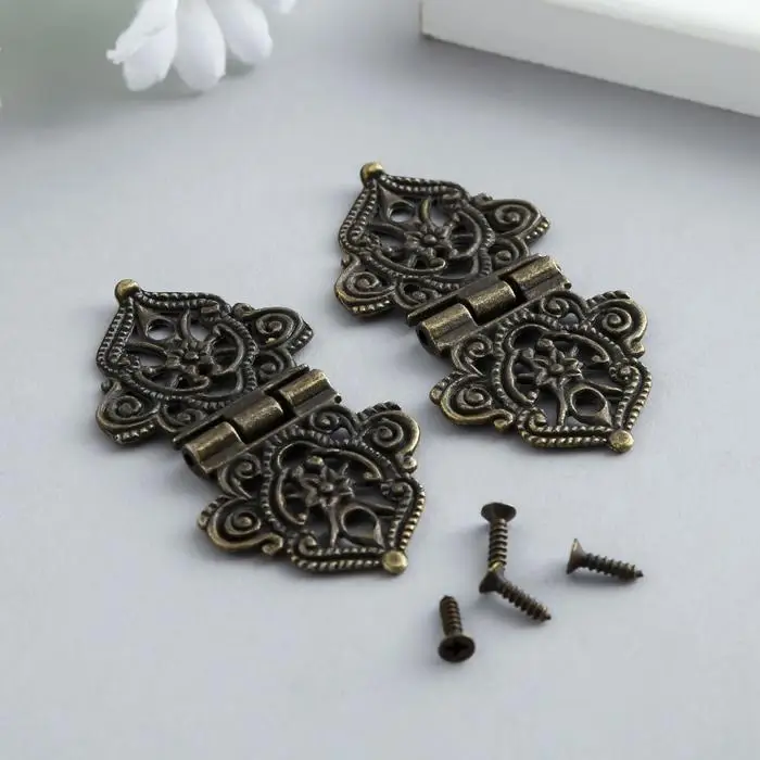 Петля для шкатулки металл "Узорная с цветами" бронза + гвозди 5,3х2,8 см