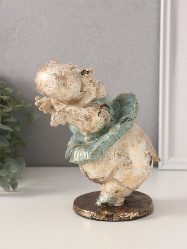 Сувенир полистоун "Бегемотик в пачке" 11х14,5х18 см