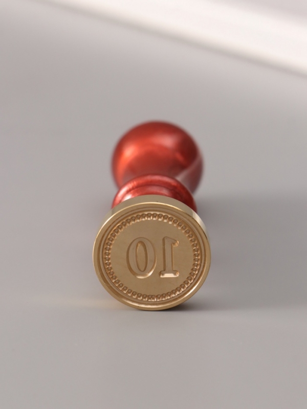 Печать для сургуча с пластиковой ручкой "Классика цифра 10" 2,5х2,5х6,3 см