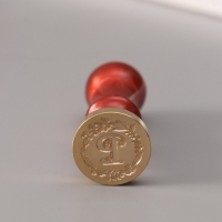 Печать для сургуча с пластиковой ручкой "Венок с буквой P" 2,5х2,5х6,3 см