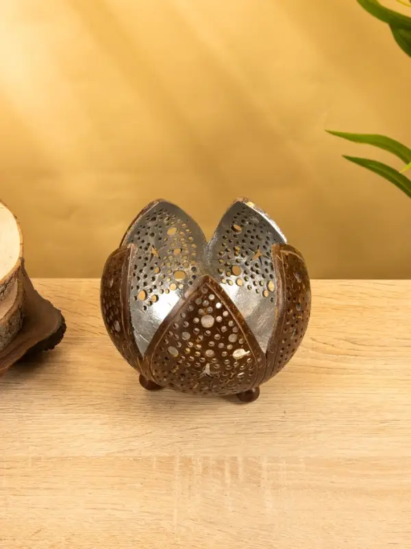 Подсвечник из кокоса &laquo;Бутон&raquo;, 15&times;15&times;13 см, коричнево-серебристый