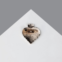 Брошь &laquo;Сердце&raquo; из рукопожатия, цвет МИКС (неделимая фасовка 12 шт., цена за шт.)