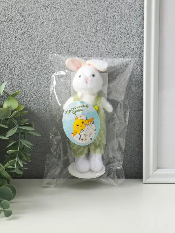 Сувенир  "Белый зайчик в зелёном комбинезоне" 4х6х15 см