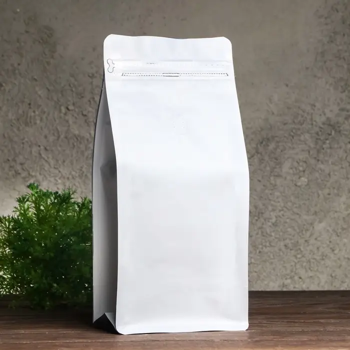 Пакет восьмишовный с клапаном, плоское дно, белый,15&times;32.5&times;9.5 см