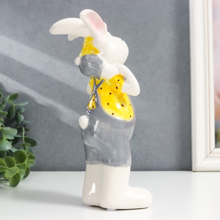 Сувенир керамика "Зайка на плечах у папы" жёлтый, 10х9,5х21 см
