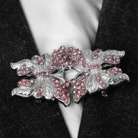 Зажим для кардигана &laquo;Бабочки&raquo;, цвет розовый в серебре