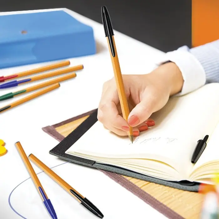 Ручка шариковая BIC Orangе, чернила черные, узел 0.8 мм, тонкое письмо, одноразовая, экономичный расход чернил