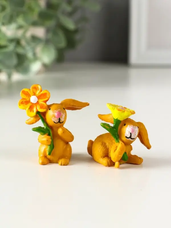 Сувенир полистоун "Заяц с яркой ромашкой" МИКС 2,5х3,8х4,4 см