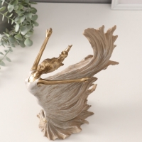 Сувенир полистоун "Свобода. Девушка в летящем платье" бежевый 21х14х30,5 см