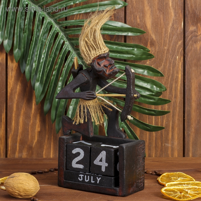 Сувенир календарь &laquo;Абориген с луком&raquo;, 23 см, дерево