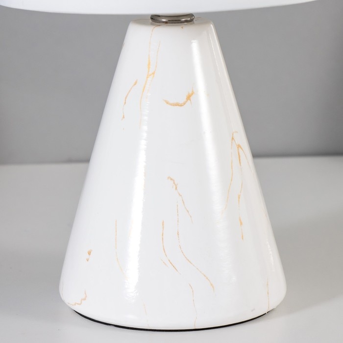 Настольная лампа "Брианна" E14 40Вт белый 18х18х28,5 см RISALUX