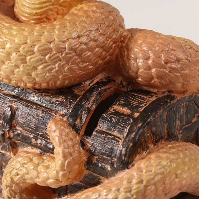 Копилка"КОБРА НА СУНДУКЕ "  20 х 17 х 12 см.