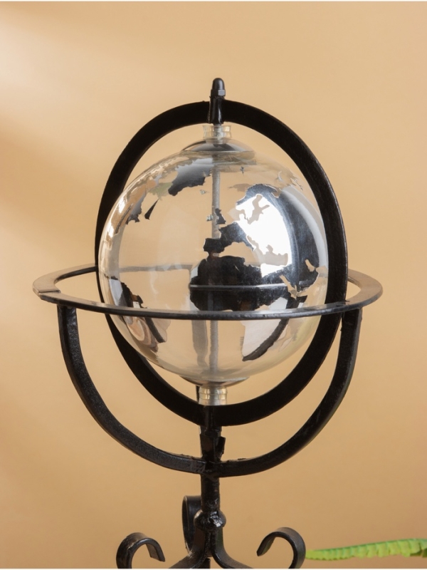Глобус сувенирный &laquo;Мэджик&raquo;, 19&times;19&times;40.5 см, стекло, металл
