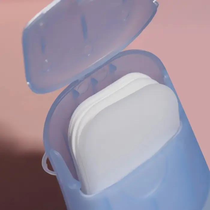 Мыло листовое, в пластинах, 18 (&plusmn; 2) шт., в футляре, голубое