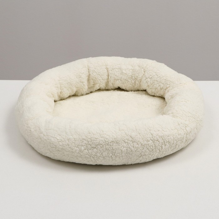 Лежанка для собак и кошек "Уют", мягкий мех, 50 х 42 х 11 см, молочная