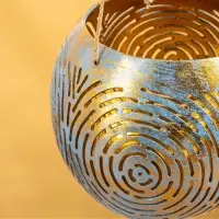 Подсвечник подвесной из кокоса, 12&times;12&times;8.5 см, голубой-золотой