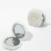 Зеркало складное &laquo;Мех&raquo;, d=8 см, с увеличением, с искусственным мехом, белое