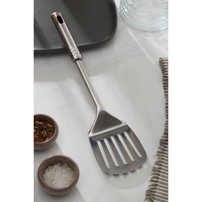 Лопатка из нержавеющей стали перфорированная Доляна &laquo;Стандарт&raquo;, длина 33,5 см, с отверстиями