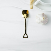 Ложка десертная из нержавеющей стали Magistro &laquo;Лопата&raquo;, длина 15,5 см, форма прямоугольная, цвет золотой