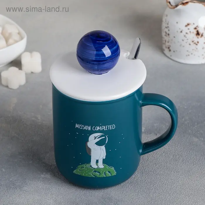 Кружка керамическая с крышкой и ложкой &laquo;Космонавт&raquo;, 350 мл, рисунок МИКС