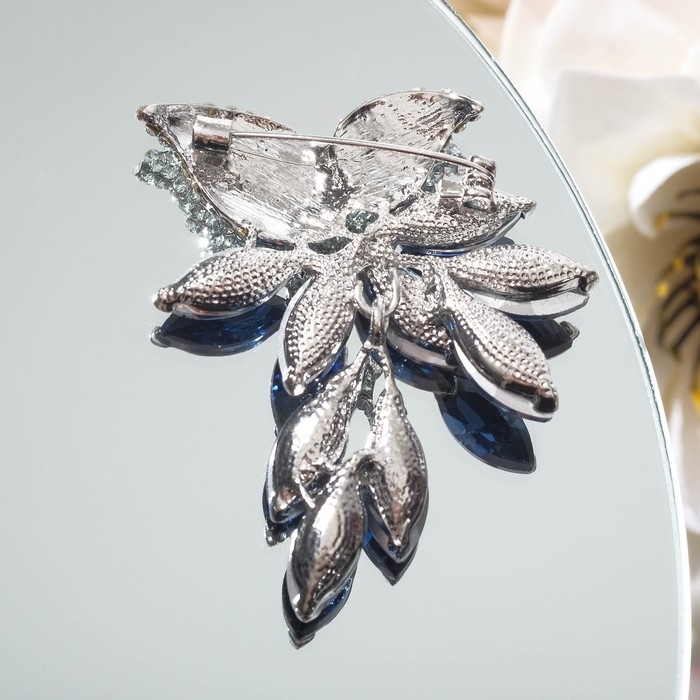 Брошь &laquo;Капель&raquo; гроздь, цвет бело-синий в серебре