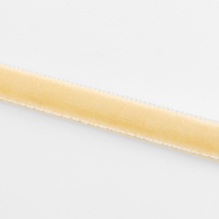Лента бархатная, 6 мм, 18 &plusmn; 1 м, цвет молочный №04