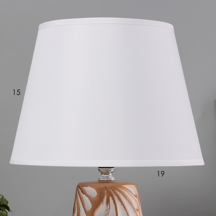 Настольная лампа "Аиша" Е14 40Вт бело-золотой 22х22х36 см