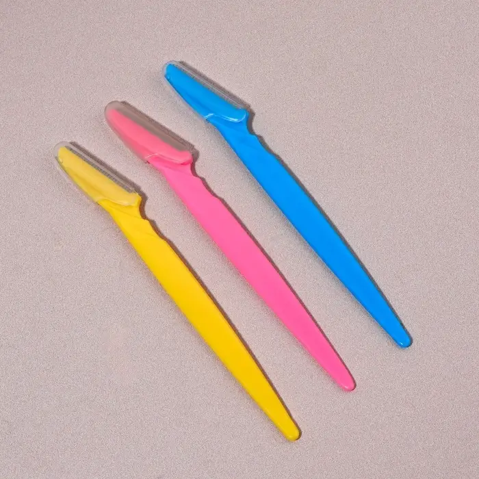 Бритва для коррекции бровей, с защитным чехлом, 15 см, МИКС