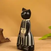 Сувенир дерево "Чёрная кошка в зелёном платье" 6х4х13 см