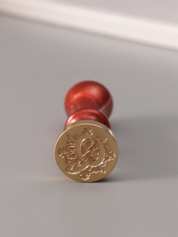 Печать для сургуча с пластиковой ручкой "Буква Q на вензеле" 2,5х2,5х6,3 см