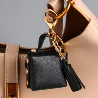 Брелок кожзам с карабином, с кистью "Сумочка. Котик" чёрный 5х2,5х6 см