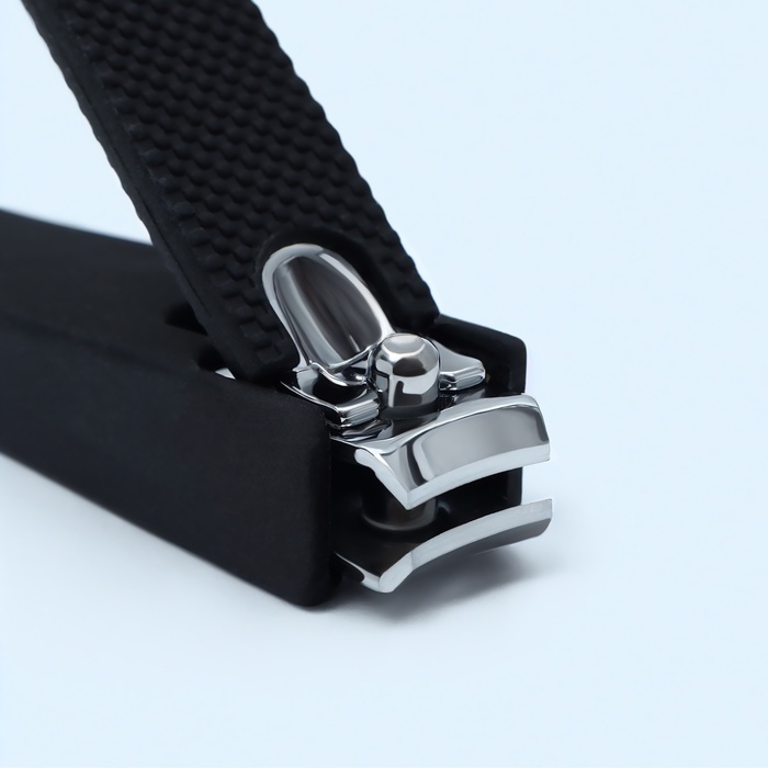 Кусачки-книпсер педикюрные, силиконовая ручка, 8,2 &times; 2 см, цвет чёрный