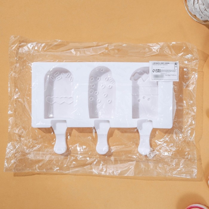 Форма для мороженого &laquo;Эскимо со сладостями&raquo;, силикон, 19,5&times;17,7 см, 3 ячейки (7&times;4,2 см), цвет МИКС