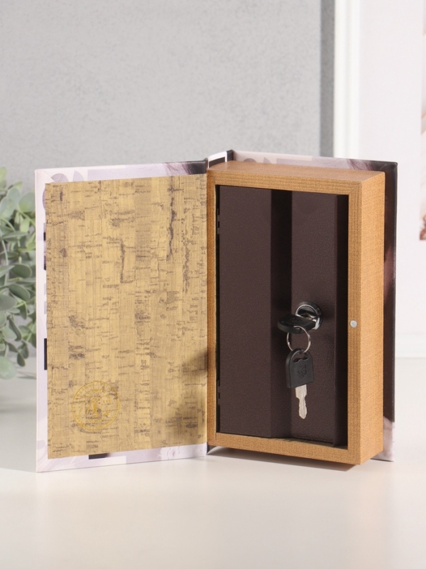 Сейф-книга дерево кожзам "Стиль и мода" 21х13х5 см