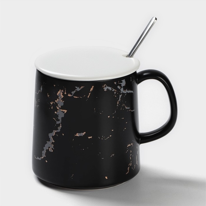 Кружка керамическая с ложкой &laquo;Чёрный мрамор&raquo;, 350 мл, цвет чёрный