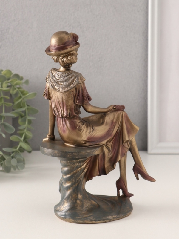 Сувенир полистоун "Леди в шляпке-котелке с цветком" бронзо-фиолетовый 13х8х21,5 см