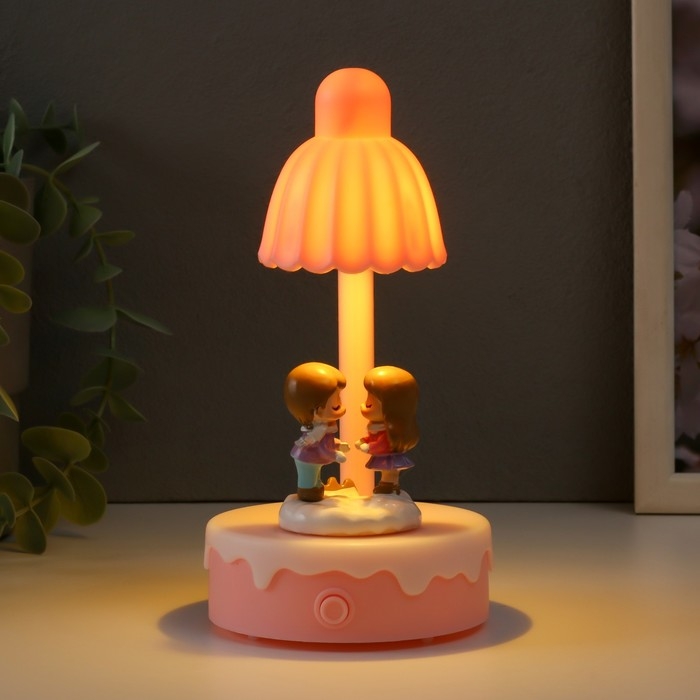 Сувенир пластик свет "Парочка малышей тянутся друг к другу" МИКС 8х8х16 см