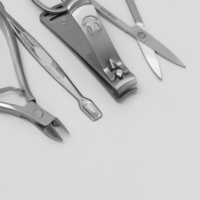 Набор маникюрный &laquo;Рептилия&raquo;, 8 предметов, в футляре, цвет красный