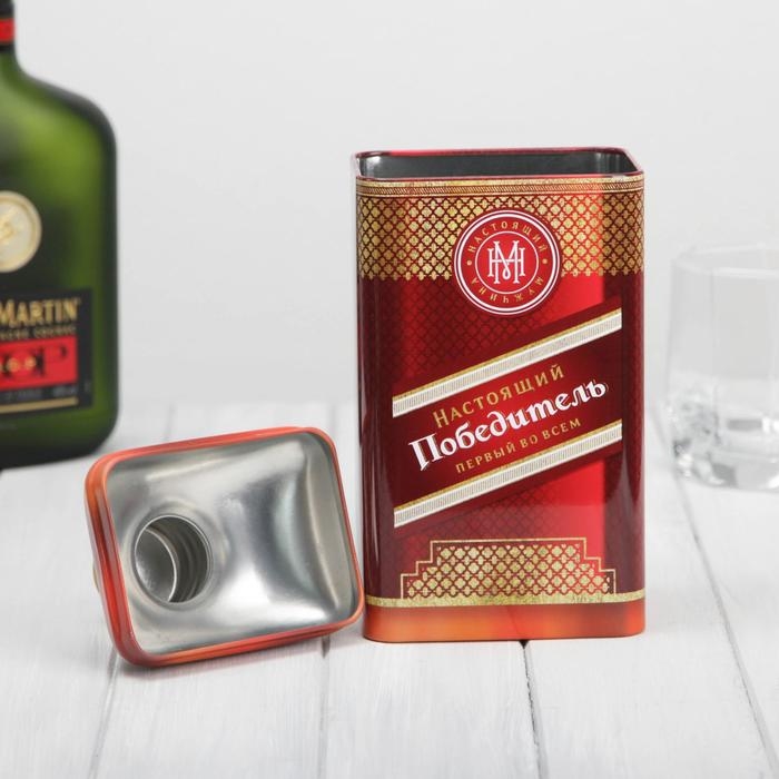 Коробка жестяная в форме бутылки под крепкий алкоголь &laquo;Победитель&raquo;