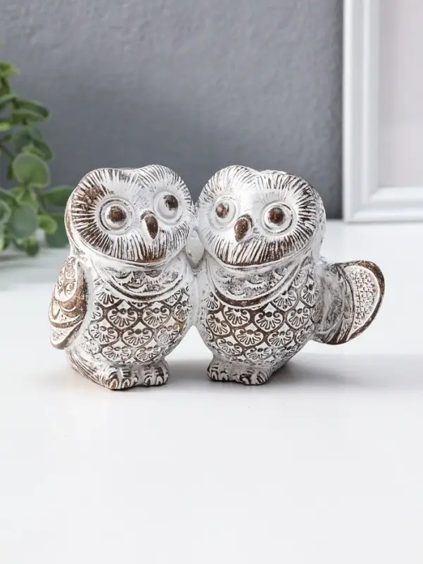 Сувенир полистоун "Совята- объятия" белый с золотой патиной 13,7х8х8,7 см