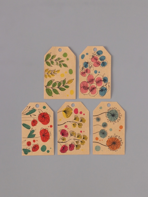 Наклейка бумага крафт "Бирки. Цветы" 3х5 см 200 шт в рулоне