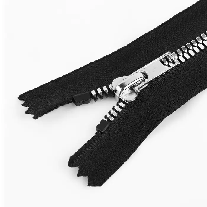 Молния &laquo;Трактор&raquo;, №5, неразъёмная, декоративное звено &laquo;Акулий зуб&raquo;, замок автомат, 18 см, чёрная