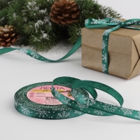 Новый год! Лента атласная &laquo;Снежинки&raquo;, 10 мм, 23 &plusmn; 1 м, цвет зелёный №56