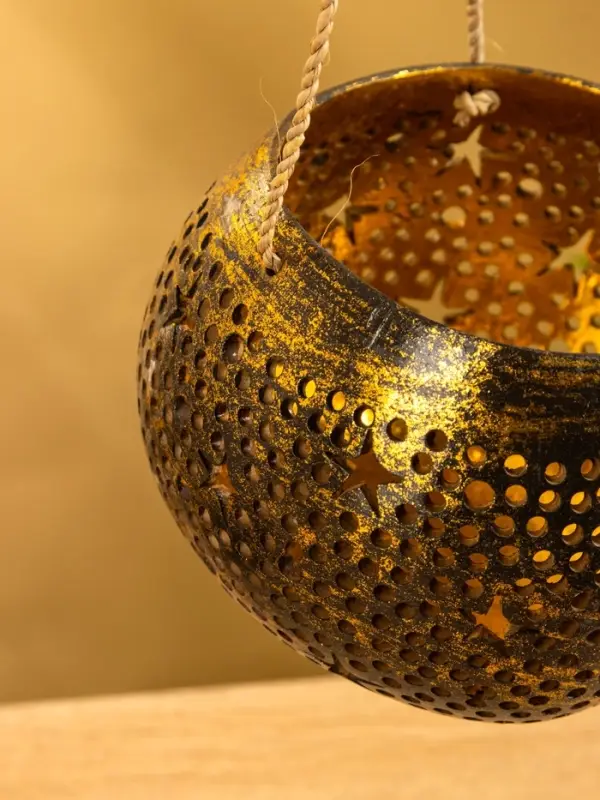 Подсвечник подвесной из кокоса, 14&times;14&times;10 см, чёрно-золотой