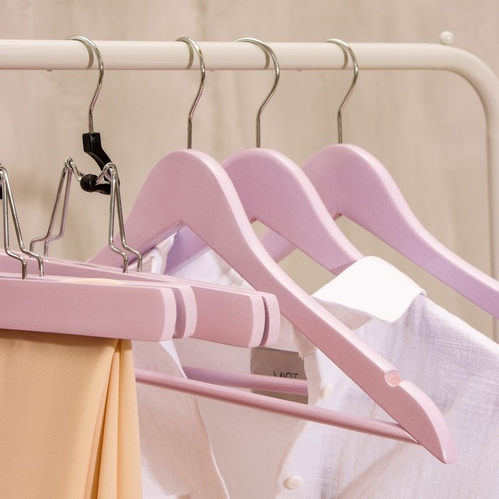 Плечики - вешалки LaDо́m Brillant, 44,5&times;23&times;1,2 см, 3 шт, деревянные, широкие плечики, цвет розовый